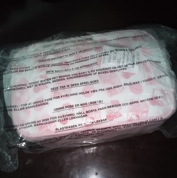 BNWT strawberry milk loyngefly sanrio crossbody purse - Picture 2 of 2